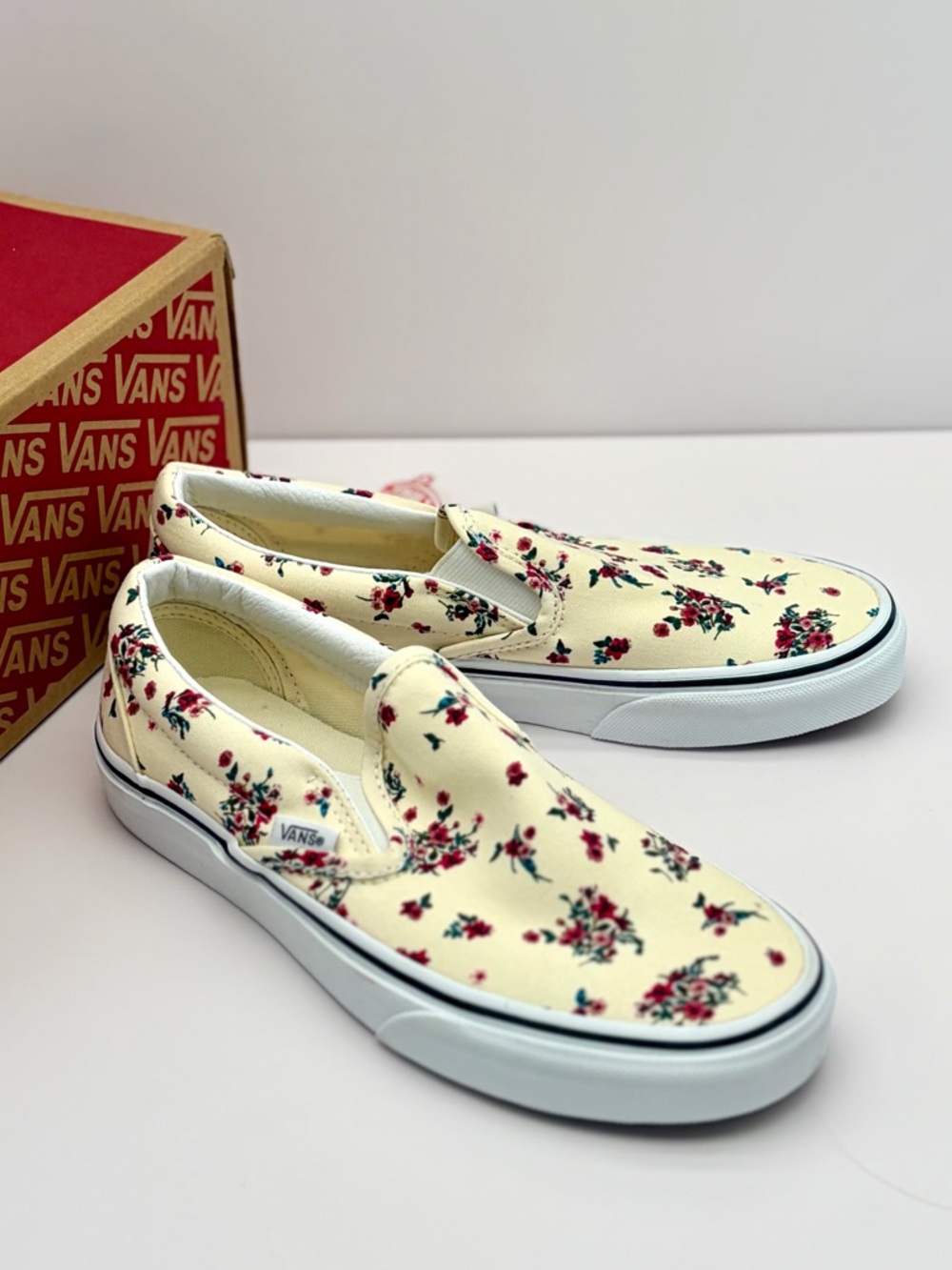 Vans Slip-On Sneakers in Cream with Red Floral Print